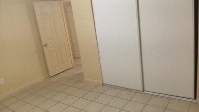 15268 Center St in Victorville, CA - Foto de edificio - Building Photo