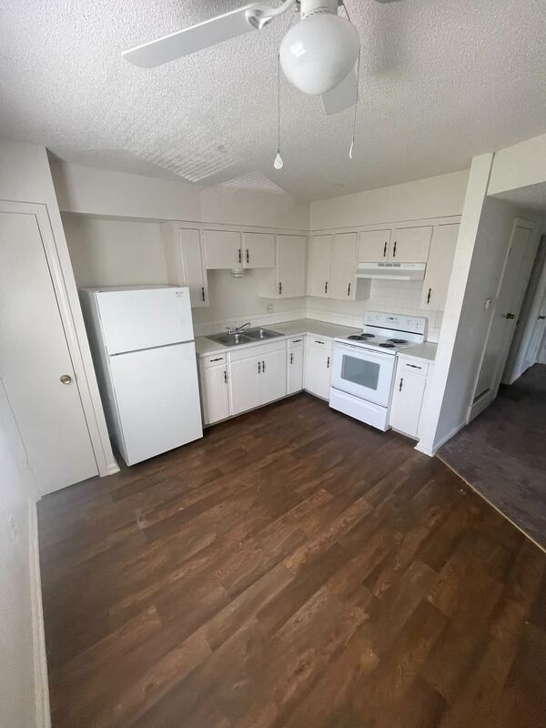 property at 1415 W Maple Ave