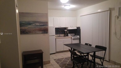 2019 Fletcher St-Unit -2 in Hollywood, FL - Foto de edificio - Building Photo