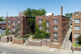 Twin Court Apartments in Minneapolis, MN - Foto de edificio - Building Photo