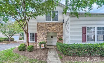 9104 Meadowmont View Dr in Charlotte, NC - Building Photo