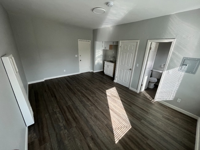 property at 1140 E Elk Ave