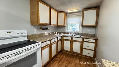 206 Maine Ave in Farmingdale, ME - Building Photo - Building Photo