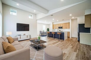 2523 Appian Wy in Roman Forest, TX - Building Photo