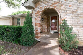 748 Aspen Ct in Hurst, TX - Building Photo - Building Photo