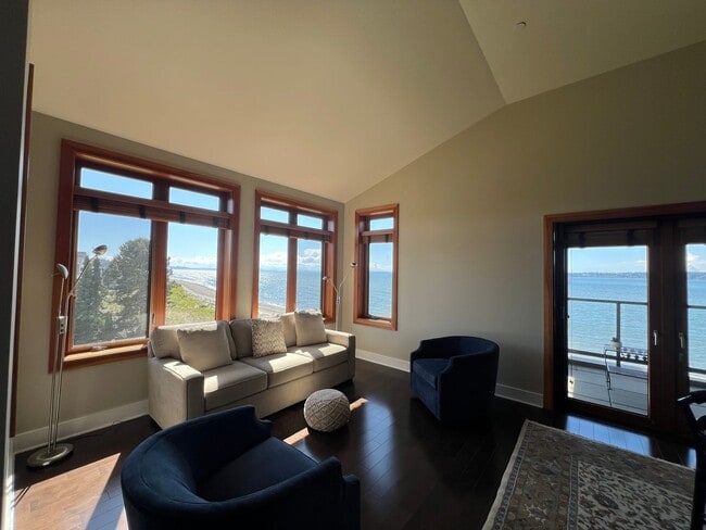 9535 Semiahmoo Pkwy in Blaine, WA - Building Photo - Building Photo