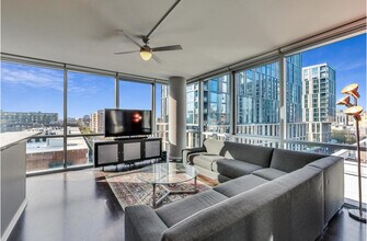 123 S Green St in Chicago, IL - Foto de edificio - Building Photo