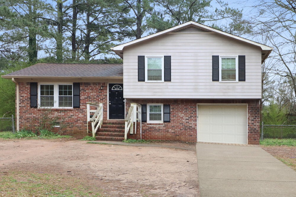 10993 Thrasher Rd in Hampton, GA - Foto de edificio