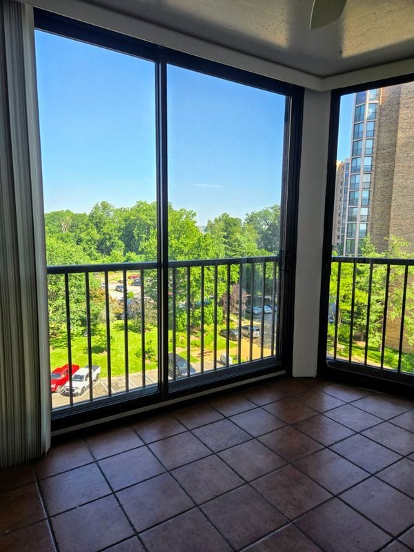 5902 Mt Eagle Dr in Alexandria, VA - Building Photo - Building Photo