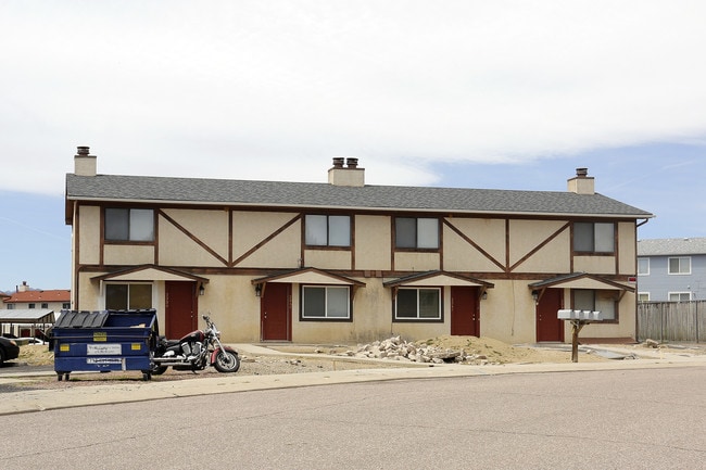 2338-2344 Washo Cir in Colorado Springs, CO - Building Photo - Building Photo