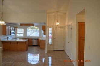 1277 Bourang Way in Turlock, CA - Building Photo - Building Photo