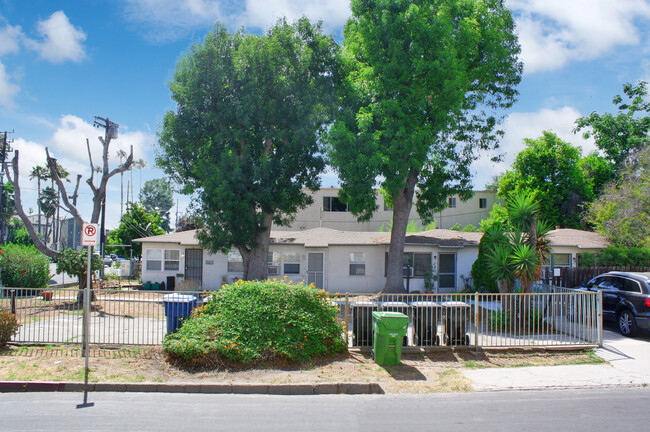 11903 Burbank Blvd in Valley Village, CA - Building Photo - Building Photo