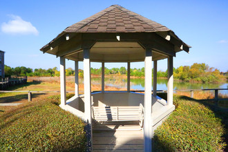 The Point at Windmill Lakes in Houston, TX - Building Photo - Building Photo