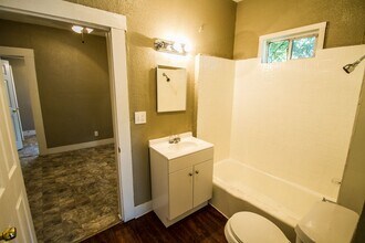 524 St Martin Ave in San Antonio, TX - Building Photo - Building Photo