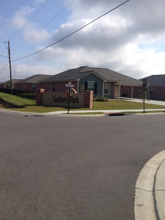 Garden Park in Breaux Bridge, LA - Building Photo