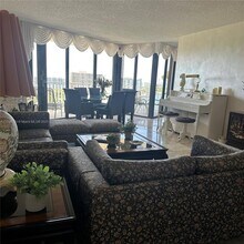 4000 Towerside Terrace, Unit 2107 in Miami, FL - Building Photo - Building Photo