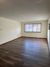 2730 Dupont Ave S in Minneapolis, MN - Building Photo - Interior Photo