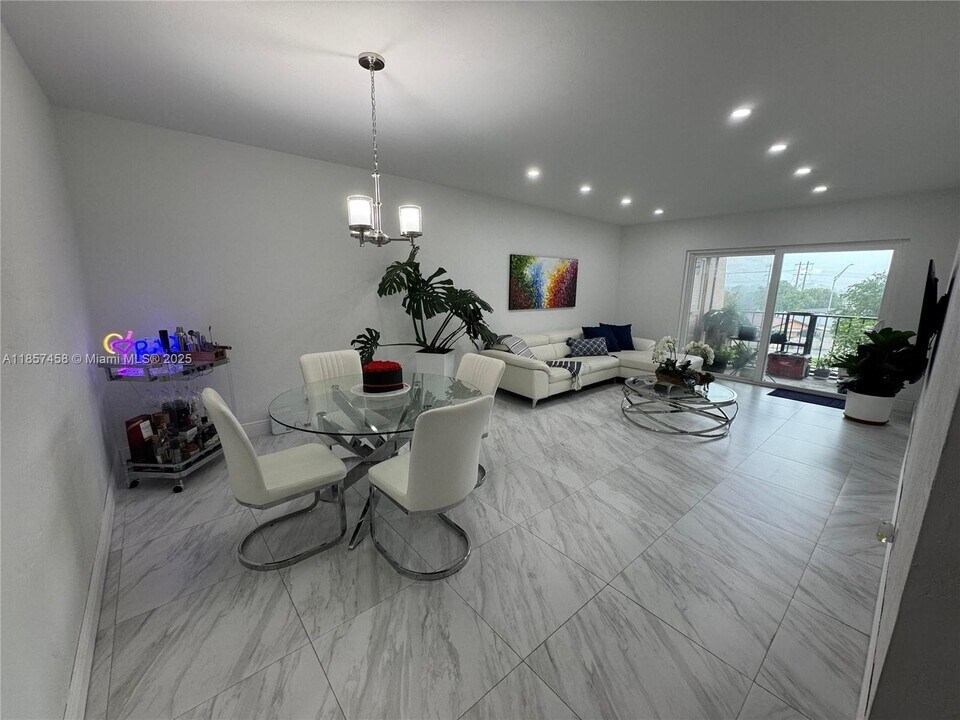 13715 Kendale Lakes Cir, Unit PH-A1 in Miami, FL - Building Photo