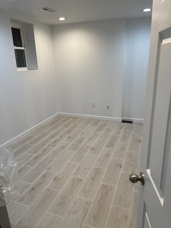 8205 Londonderry Ct in Laurel, MD - Foto de edificio - Building Photo