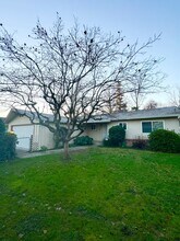 2757 N Bonnyview Rd in Redding, CA - Building Photo - Building Photo