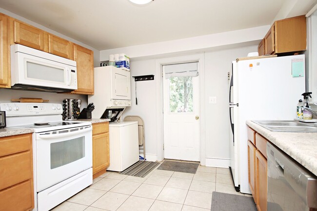 2412 Jefferson Park Ave in Charlottesville, VA - Building Photo - Building Photo