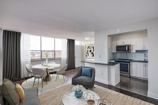 Leacrest Apartments in Kitchener, ON - Building Photo