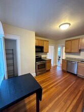 7 Stedman St, Unit 3 in Boston, MA - Foto de edificio - Building Photo