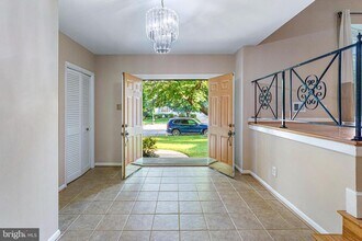 6503 Friars Ct in Bethesda, MD - Foto de edificio - Building Photo