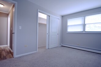 1327 E Prairie Ave in Des Plaines, IL - Building Photo - Building Photo