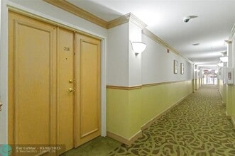 9805 NW 52nd St in Doral, FL - Foto de edificio - Building Photo