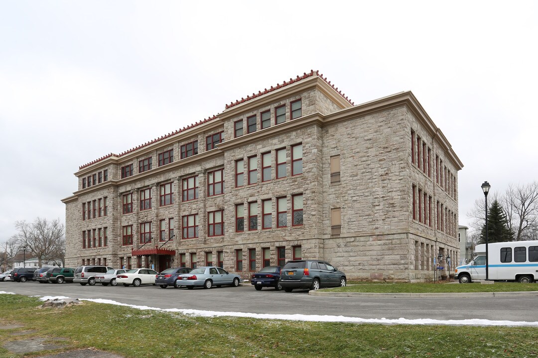 Albion Academy Apartments in Albion, NY - Building Photo