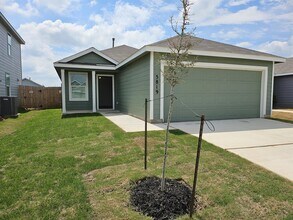 5819 Coahulia Rdg in Geronimo, TX - Building Photo - Building Photo