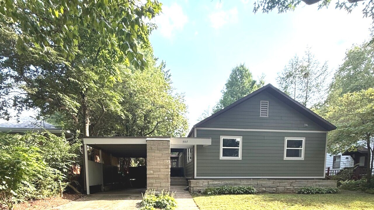 707 W Iowa St in Urbana, IL - Building Photo