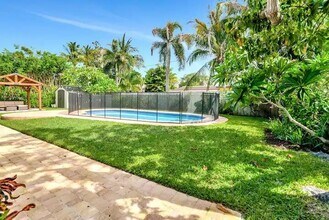 2320 NE 51st St in Lighthouse Point, FL - Building Photo - Building Photo