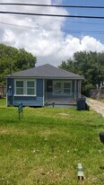 6218 Woodrow St in Texas City, TX - Building Photo