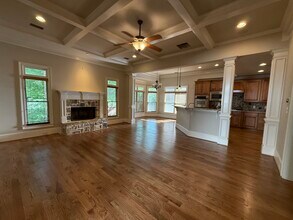 2041 Mendenhall Cir in Atlanta, GA - Building Photo - Building Photo
