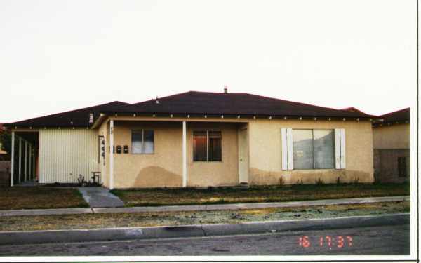 573-579 Shamrock St in Rialto, CA - Building Photo