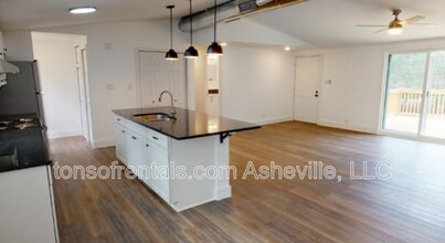 70 Woodscape Dr in Mills River, NC - Building Photo - Building Photo