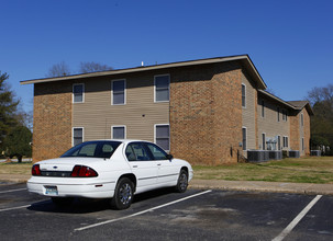 Saddlewood Apartments in Northport, AL - Building Photo - Building Photo