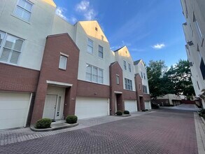 3250 Cambrick St in Dallas, TX - Foto de edificio - Building Photo