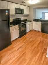 20501 Strath Haven Dr in Gaithersburg, MD - Building Photo - Building Photo