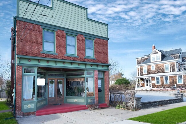 513 5th St in Greenport, NY - Building Photo - Building Photo