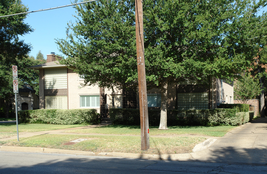 4403 Cole Ave in Dallas, TX - Foto de edificio