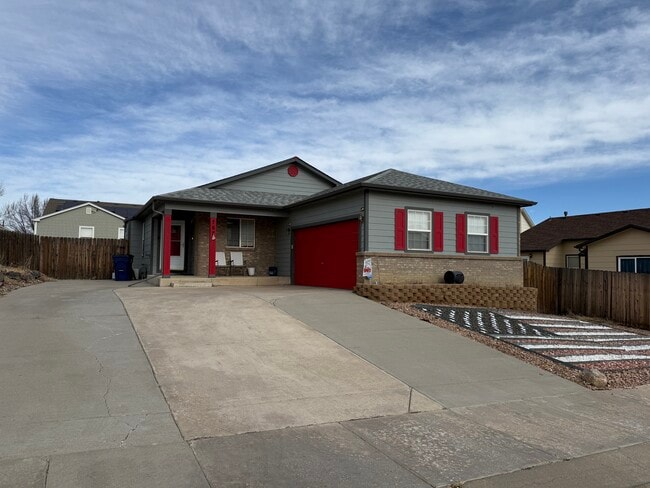 7672 Fiona Ln in Fountain, CO - Foto de edificio - Building Photo