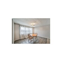 3648 S Park Ave, Unit Upper Front Unit in Blasdell, NY - Foto de edificio - Building Photo