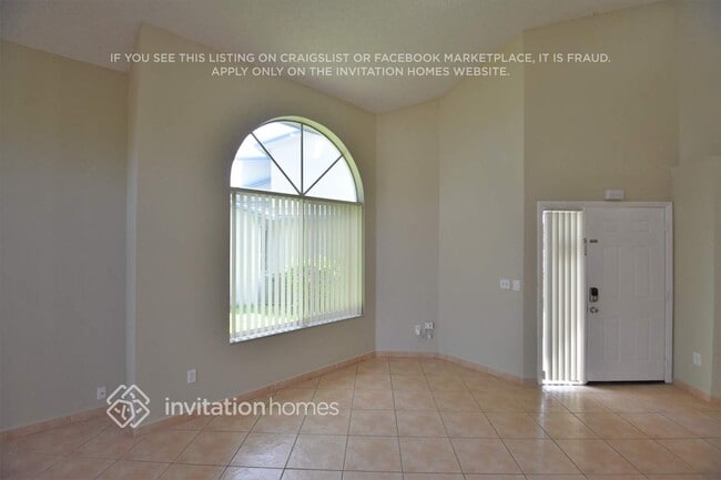 10004 SW 14th St in Pembroke Pines, FL - Foto de edificio - Building Photo
