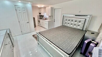 31 SW 15th St in Dania Beach, FL - Building Photo - Building Photo