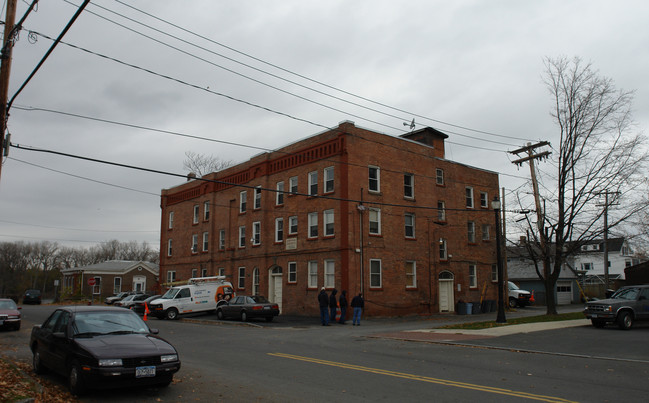 Ye Olde Firehouse Apartments in Troy, NY - Foto de edificio - Building Photo