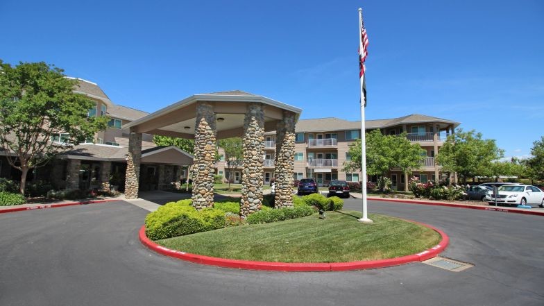 Creekside Oaks Retirement Community in Folsom, CA - Building Photo