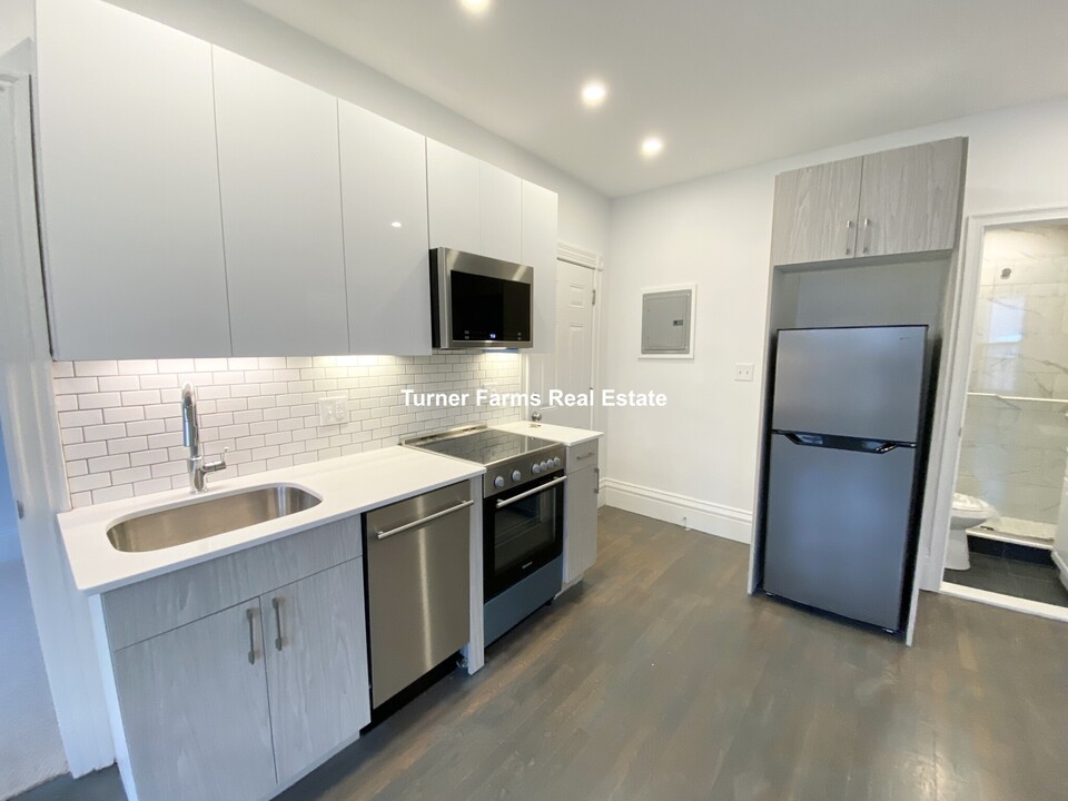 225 Newbury St, Unit 3R in Boston, MA - Building Photo